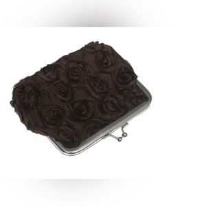 Black roses, queen purse